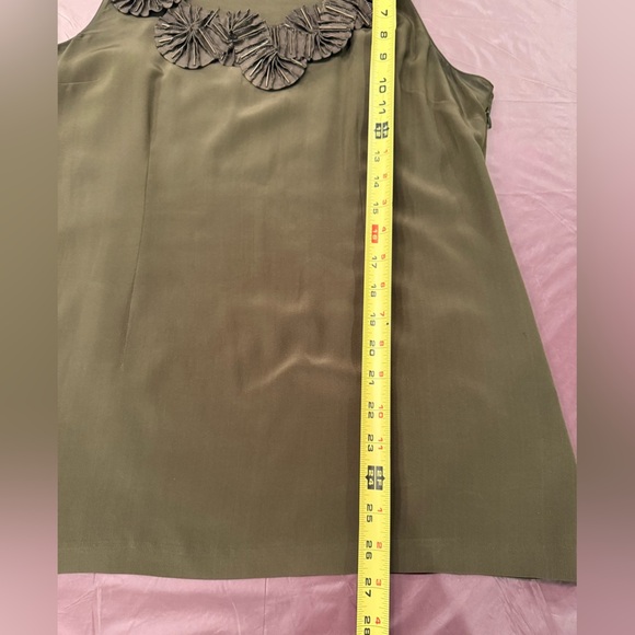 Cynthia Steffe 100% Silk Olive Green sleeveless blouse Size 10/Medium MSRP &195 - Picture 4 of 10